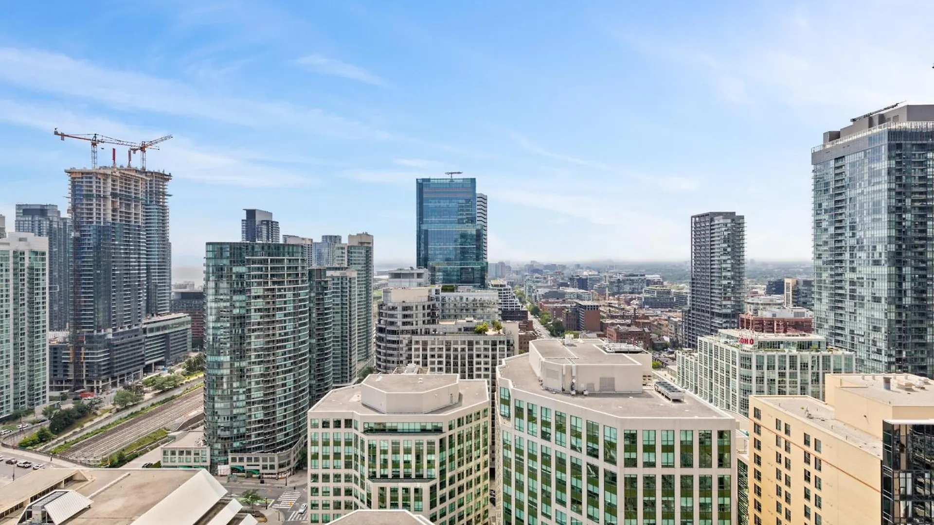 Lake Views And Rogers Centre - 4Beds - Free Parking Toronto Apartment