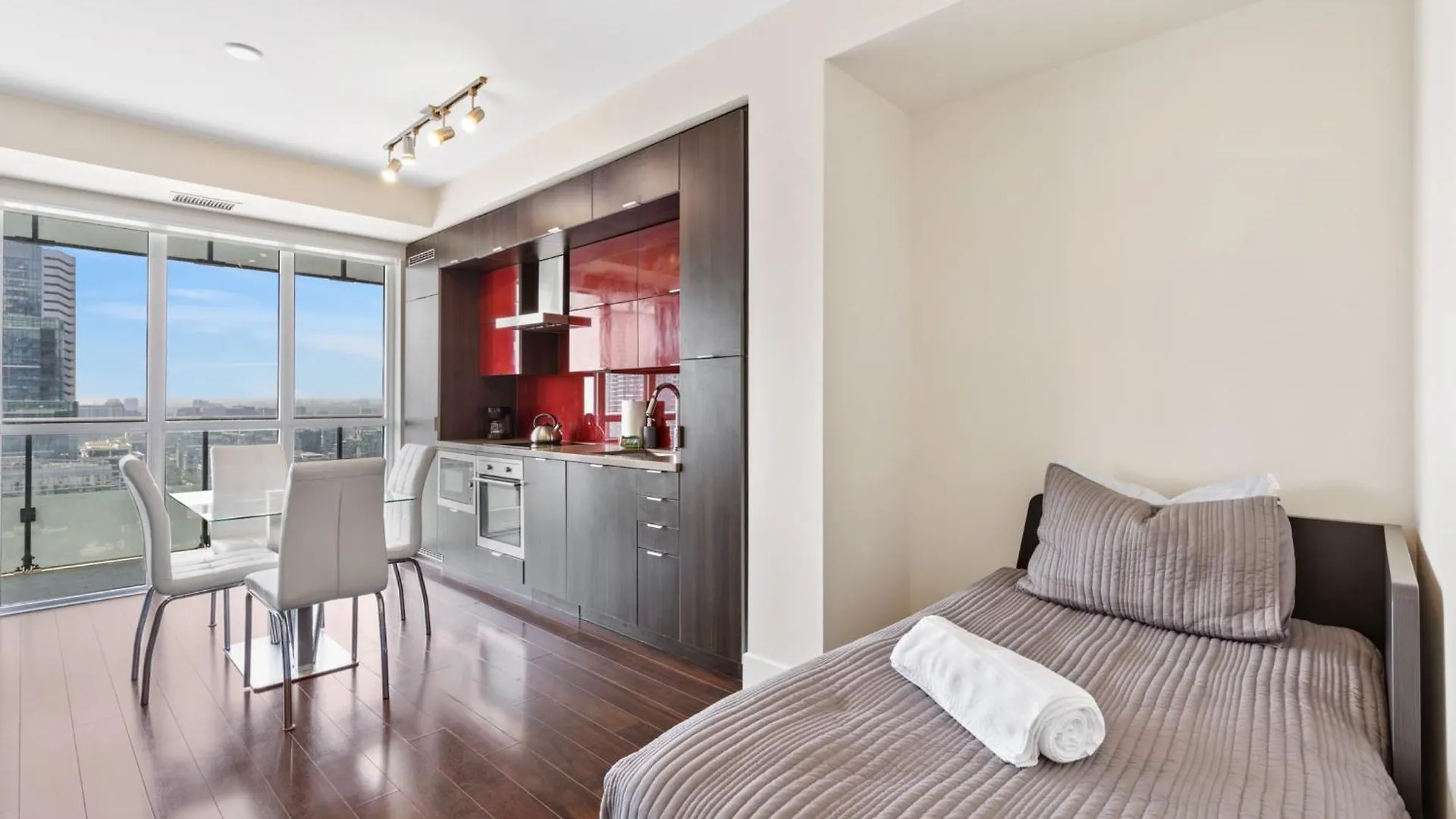 Apartment Lake Views And Rogers Centre - 4Beds - Free Parking Toronto Canada